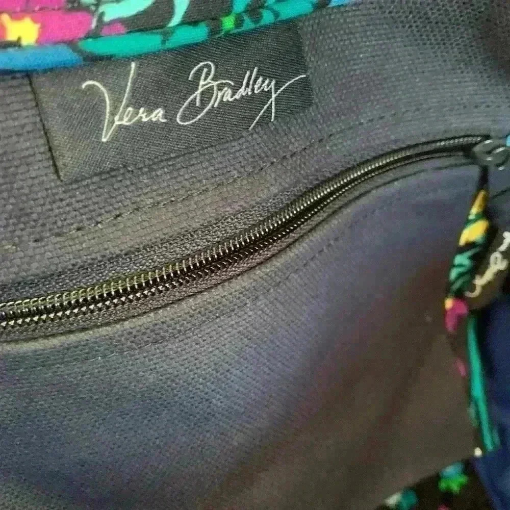 Vera Bradley satchel weekend bag or  diaper bag.Xl Size includes key hol… - Picture 4 of 6